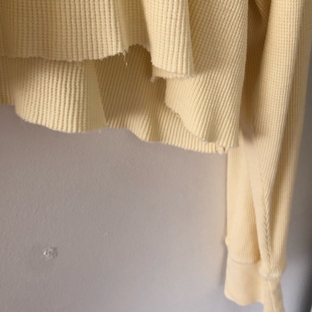 Brandy Melville Cropped Long Sleeve - Picture 5 of 5